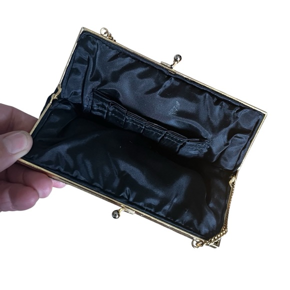 Vintage Needlepoint Floral Kiss Close Purse 5” X 6” - Picture 3 of 5